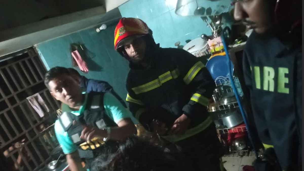 ধামরাইয়ে গ্যাসের লাইনের লিকেজ থেকে বিস্ফোরণ, দগ্ধ দম্পতি