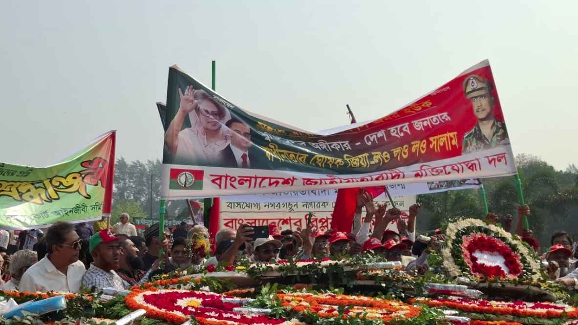 স্বাধীনতা দিবস উদযাপনে স্মৃতিসৌধে জনতার ঢল