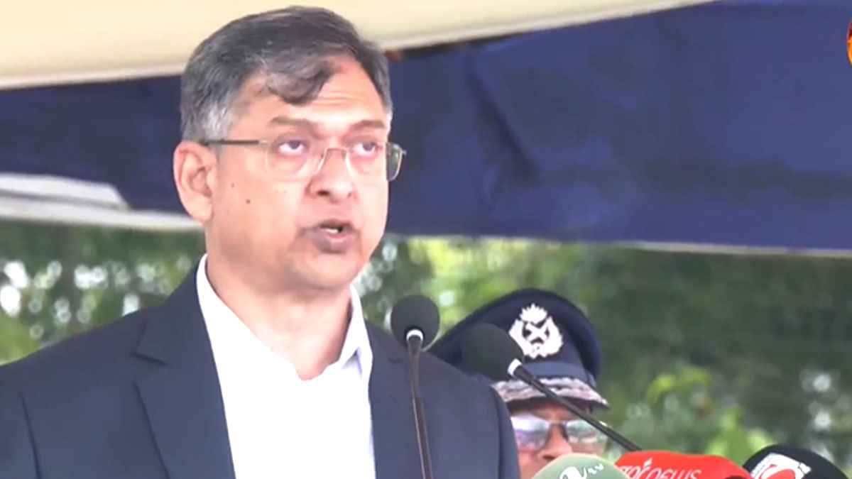 দেশে শান্তি প্রতিষ্ঠাই সরকারের প্রধান অগ্রাধিকার: স্বরাষ্ট্রমন্ত্রী