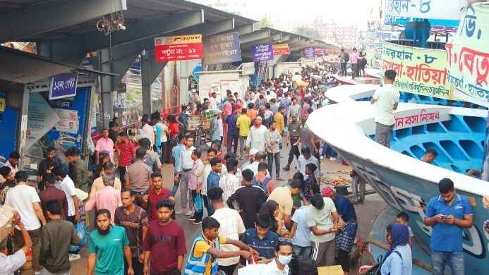 ঘাট ছাড়তে বিলম্ব করায় ৩ লঞ্চের জরিমানা, আটক ৭০ হকার 