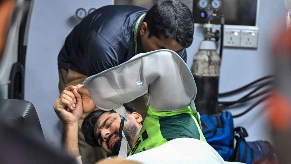 লিটনের চার ঠেকাতে গিয়ে লম্বা সময়ের জন্য জন্য ছিটকে গেলেন তালাত