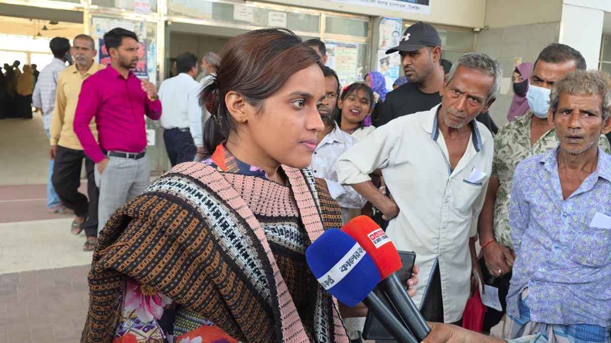 হাসপাতালে অব্যবস্থাপনা নিয়ে কথা বলায় ছাত্র ফেডারেশন নেত্রী অবরুদ্ধ