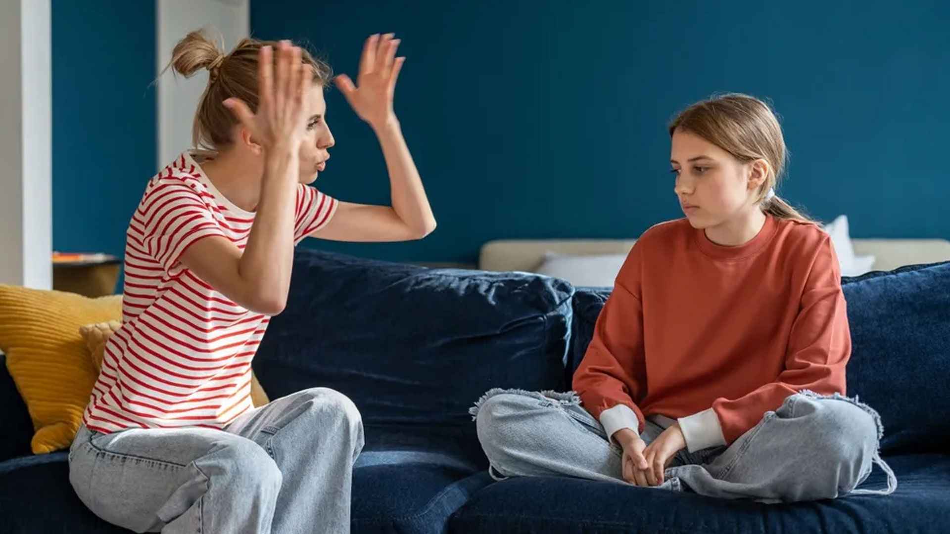 বাবা-মায়ের যে ৩ ভুলে দূরে সরে যায় সন্তান