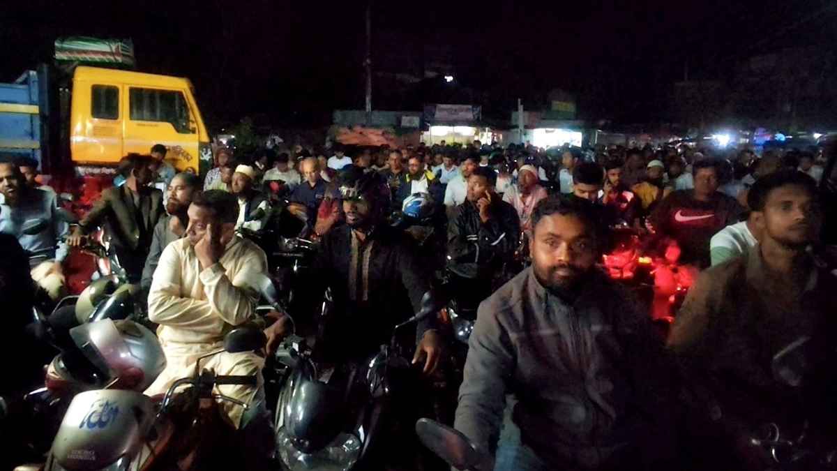 ঠাকুরগাঁওয়ে তেল সংকট: পাম্পের লাইনে ভিড়-দুর্ভোগ