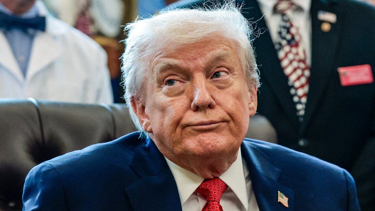 ট্রাম্পকে ‘প্রতারক আমেরিকান প্রেসিডেন্ট’ তকমা দিল আইআরজিসি