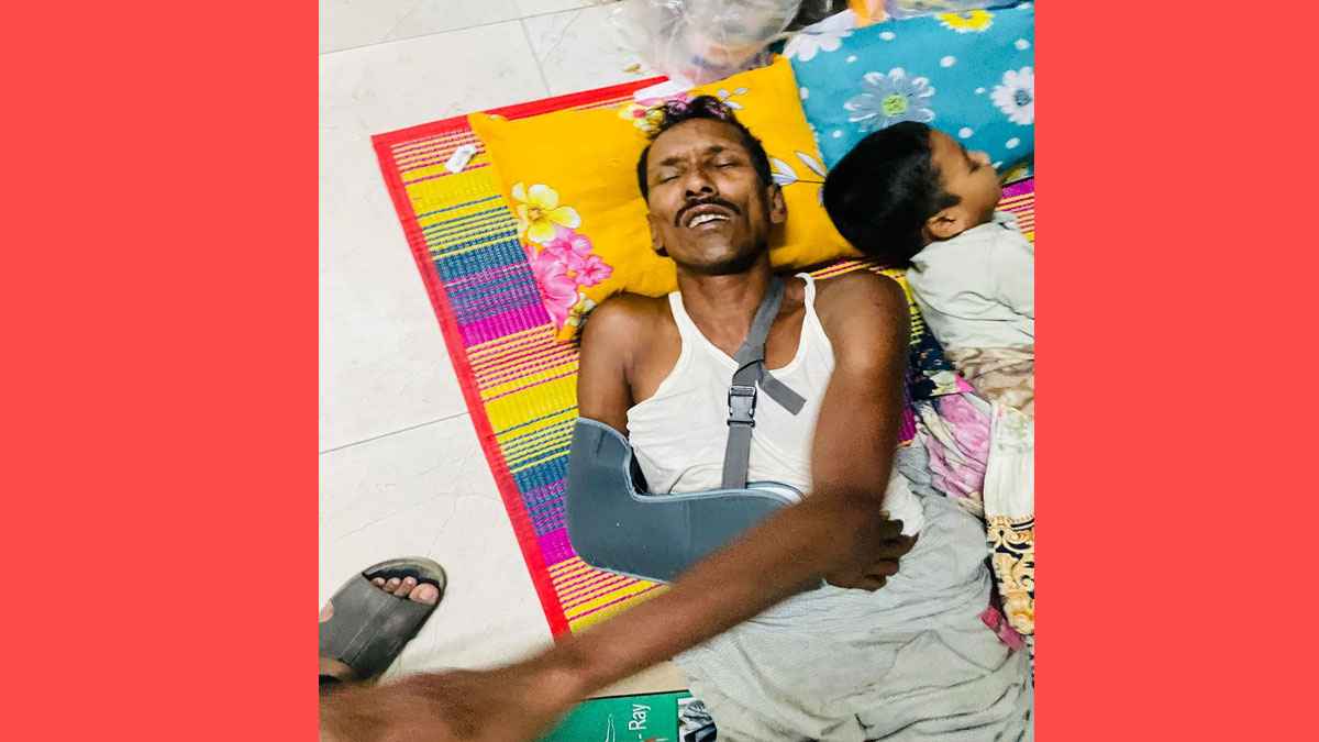 মৌমিতা হত্যার বিচার ও নিরাপদ সড়কের দাবিতে খুবিতে বিক্ষোভ