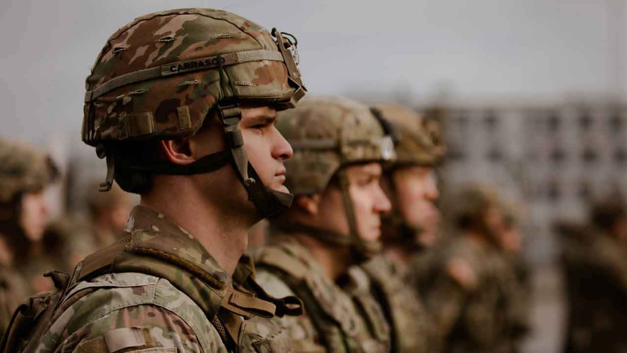 ‘বাঁচতে চাইলে পলিয়ে যান’!