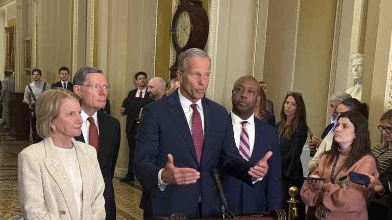 ট্রাম্পের ক্ষমতা কমাতে মার্কিন সিনেটে ভোট আজ