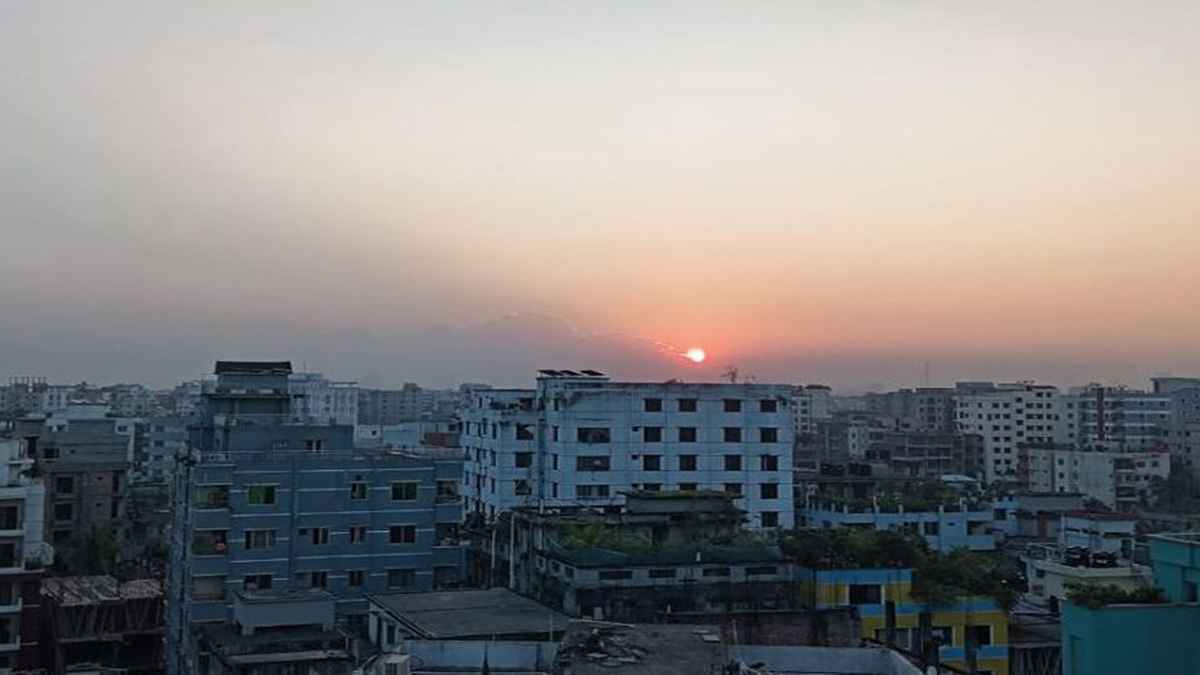 ঢাকার আকাশ কিছুটা মেঘলা, বাড়তে পারে দিনের তাপমাত্রা