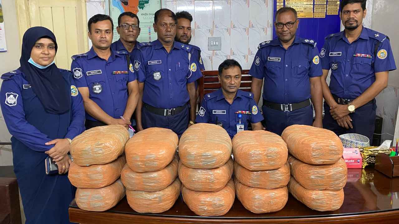 পিরোজপুরে তালাবদ্ধ ঘর থেকে ৩০ কেজি গাঁজা জব্দ