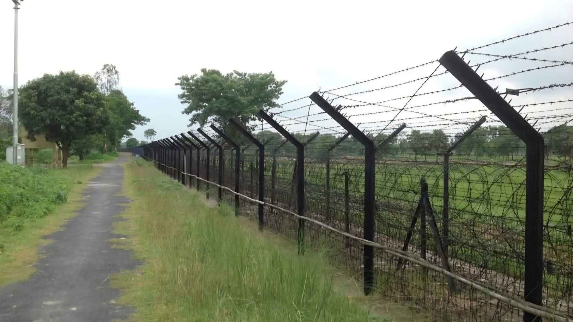 পঞ্চগড় সীমান্তে কড়া নজরদারি, পুশইন ও চোরাচালান ঠেকাতে বিজিবির মাইকিং