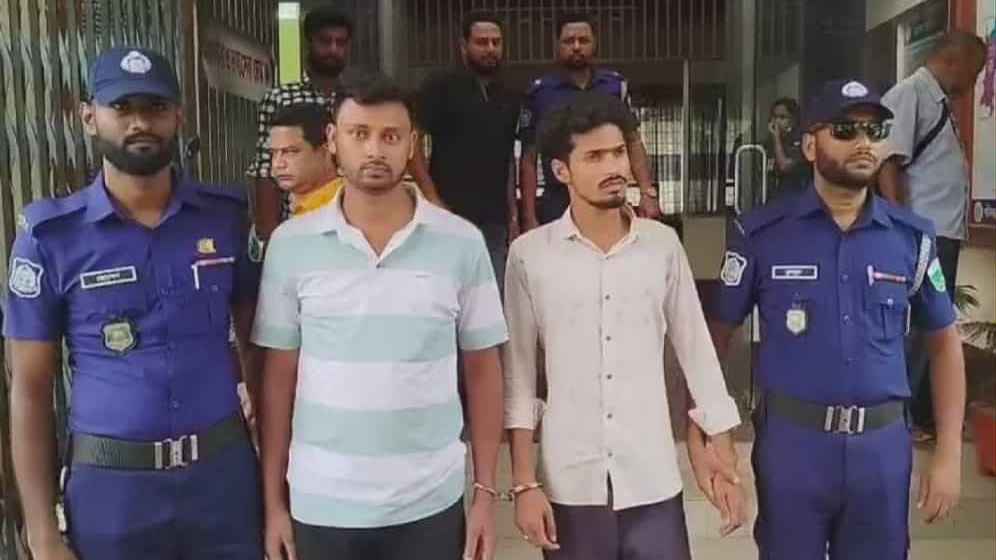 নাটোর গ্রিন ভ্যালি পার্কে বিদেশি পর্যটককে হেনস্তার অভিযোগে গ্রেফতার ২