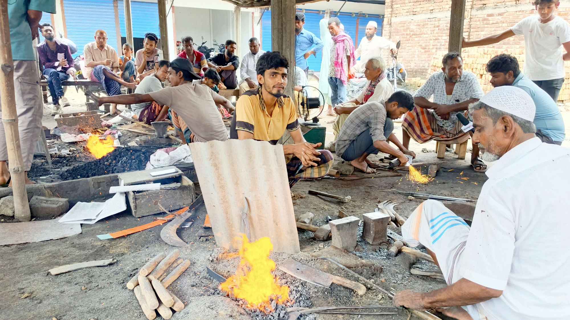 বীরগঞ্জের কামারপাড়ায় ঘুম নেই
