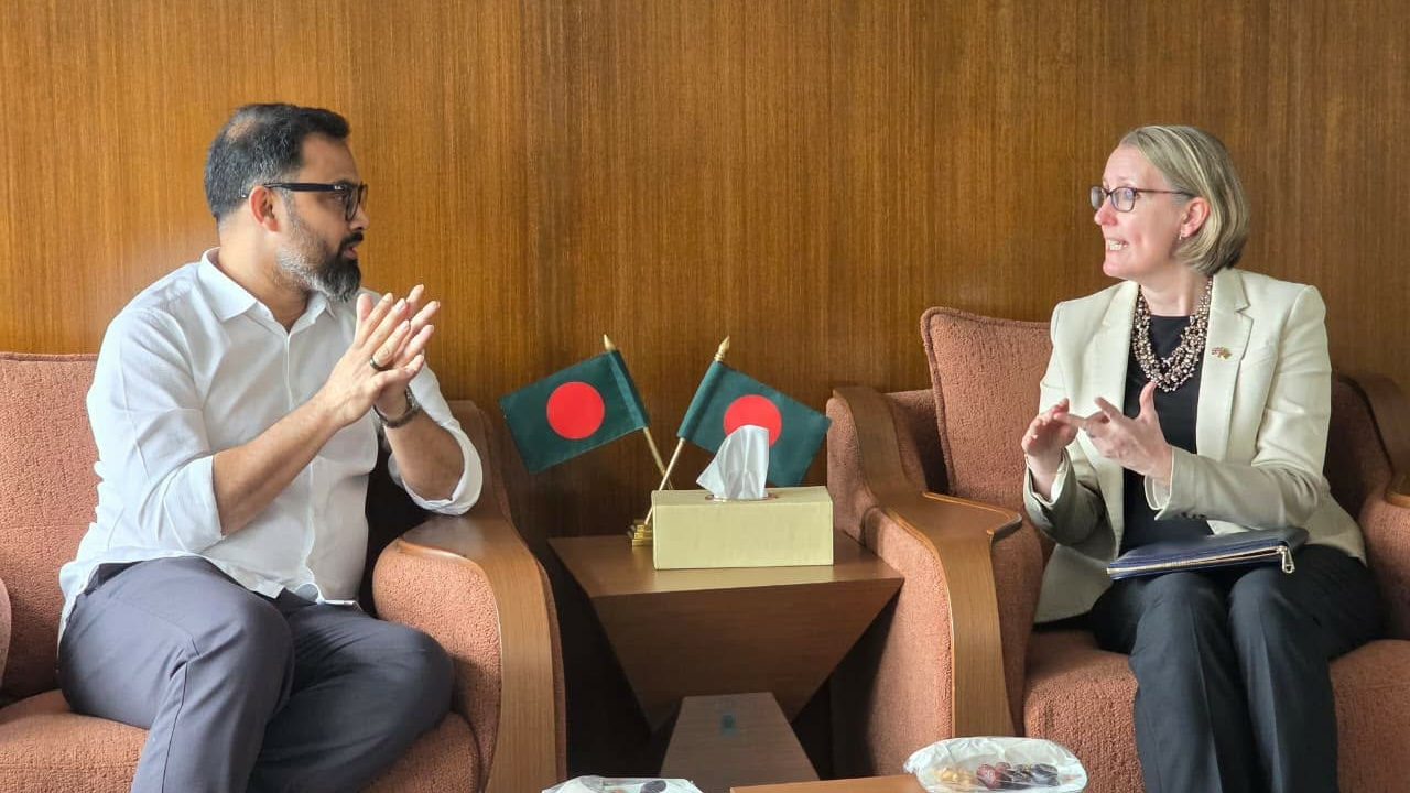 যুব ও ক্রীড়া প্রতিমন্ত্রীর সঙ্গে ব্রিটিশ হাইকমিশনারের সাক্ষাৎ