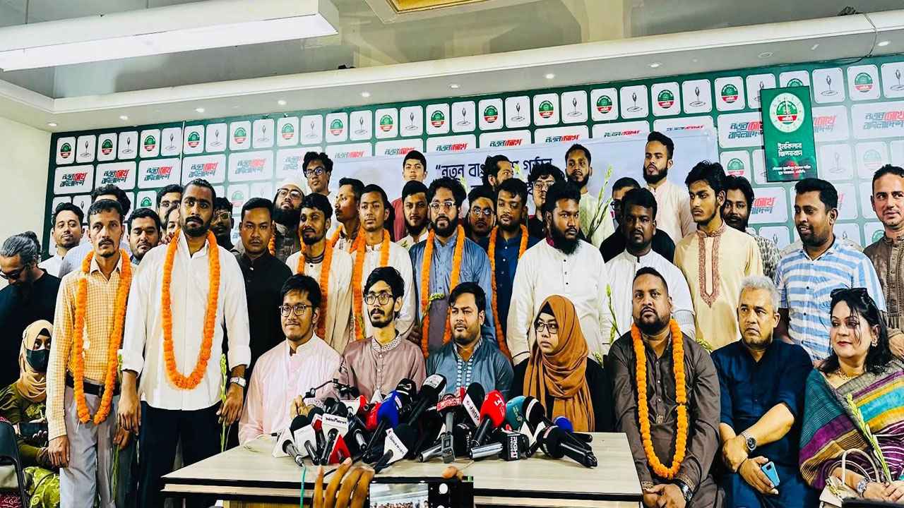 এনসিপিতে যোগ দিয়েছে বিভিন্ন দল-পেশার ৩ শতাধিক নেতাকর্মী