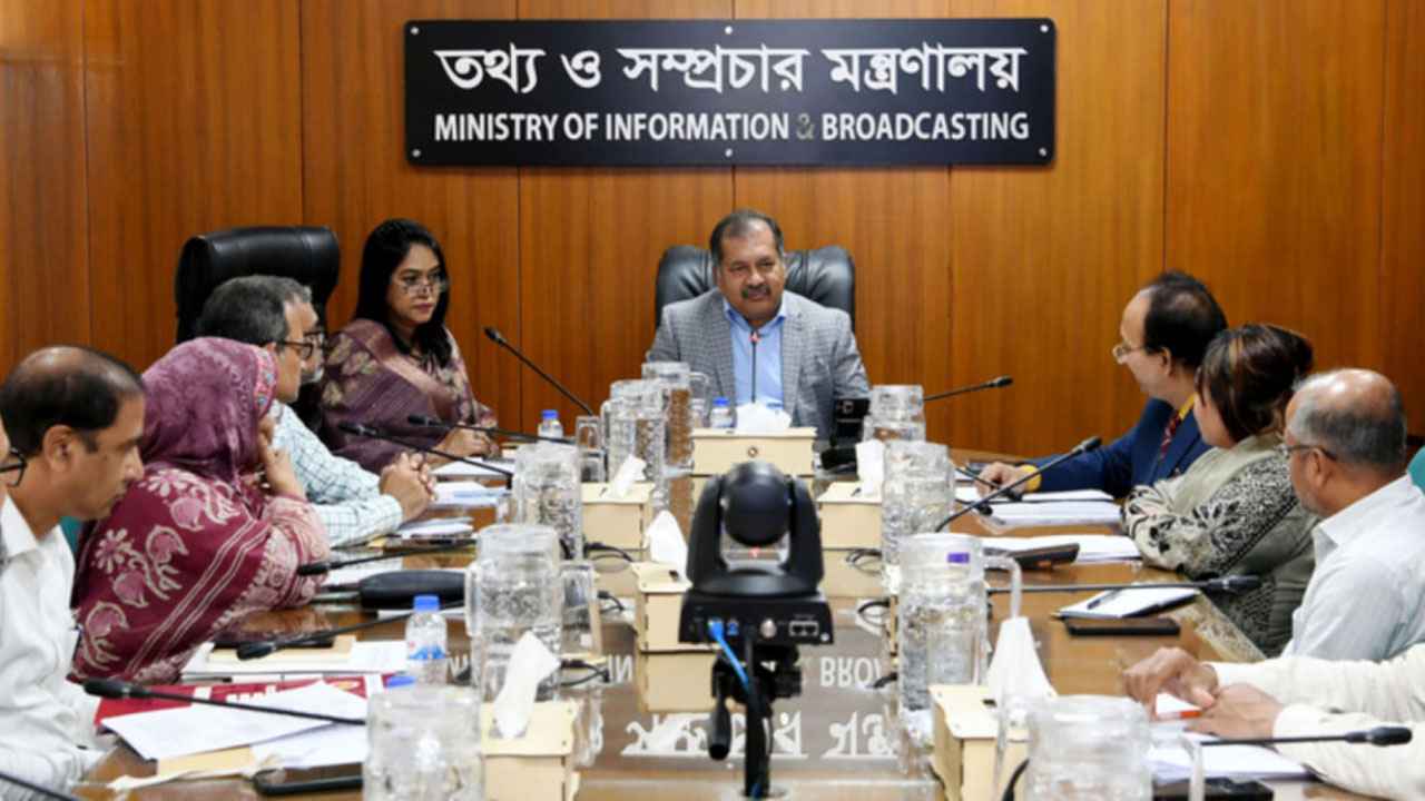 প্রশাসনকে জনগণের প্রত্যাশা অনুযায়ী দক্ষ করে গড়ে তুলতে হবে: তথ্যমন্ত্রী