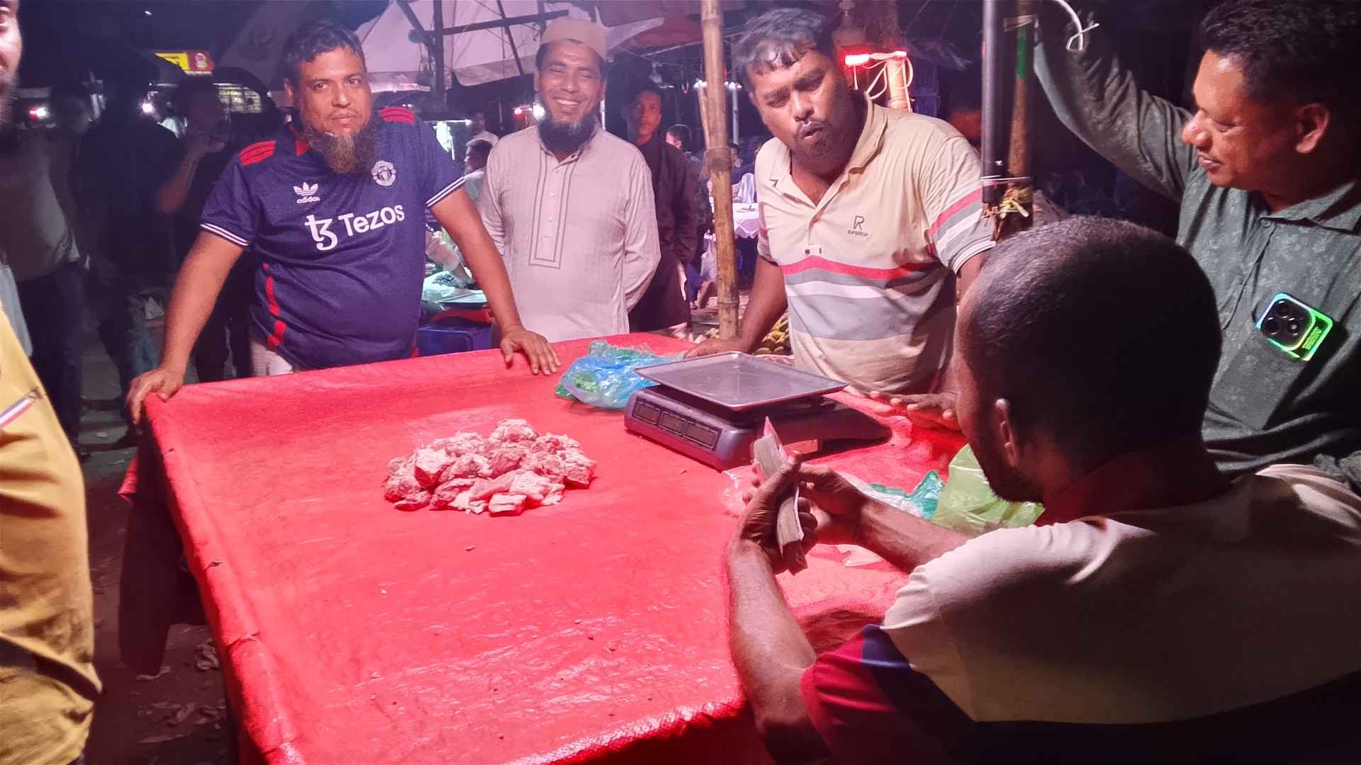 ঢাকায় ৩০০ থেকে ৮০০ টাকায় কোরবানি মাংস বিক্রি