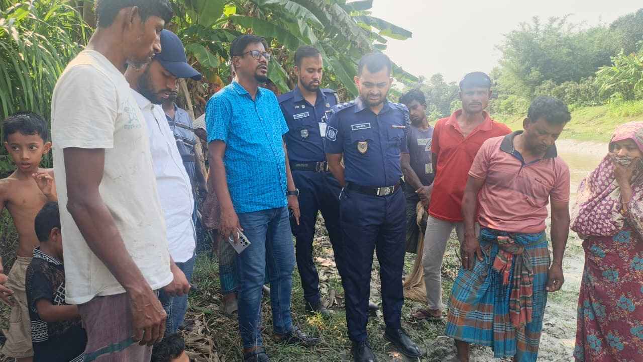 সাতক্ষীরায় খালপাড়ে পড়েছিল বৃদ্ধের মরদেহ