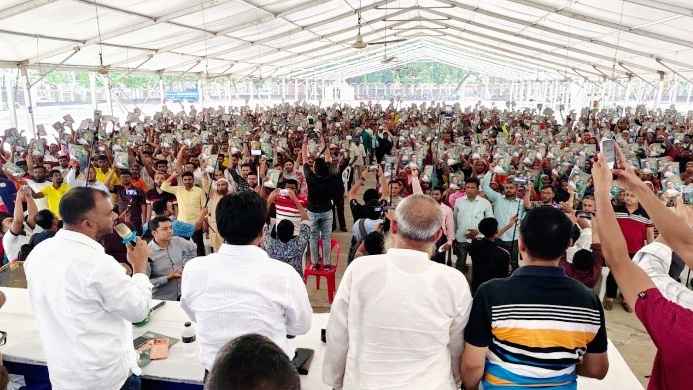 পরিচ্ছন্নতা কর্মীদের ঈদ উপহার দিল কুসিক, ৮ ঘণ্টার মধ্যে বর্জ্য অপসারণ