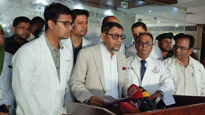 বিস্ফোরণে দগ্ধ একই পরিবারের ৫ সদস্যকে দেখতে গেলেন স্বাস্থ্যমন্ত্রী