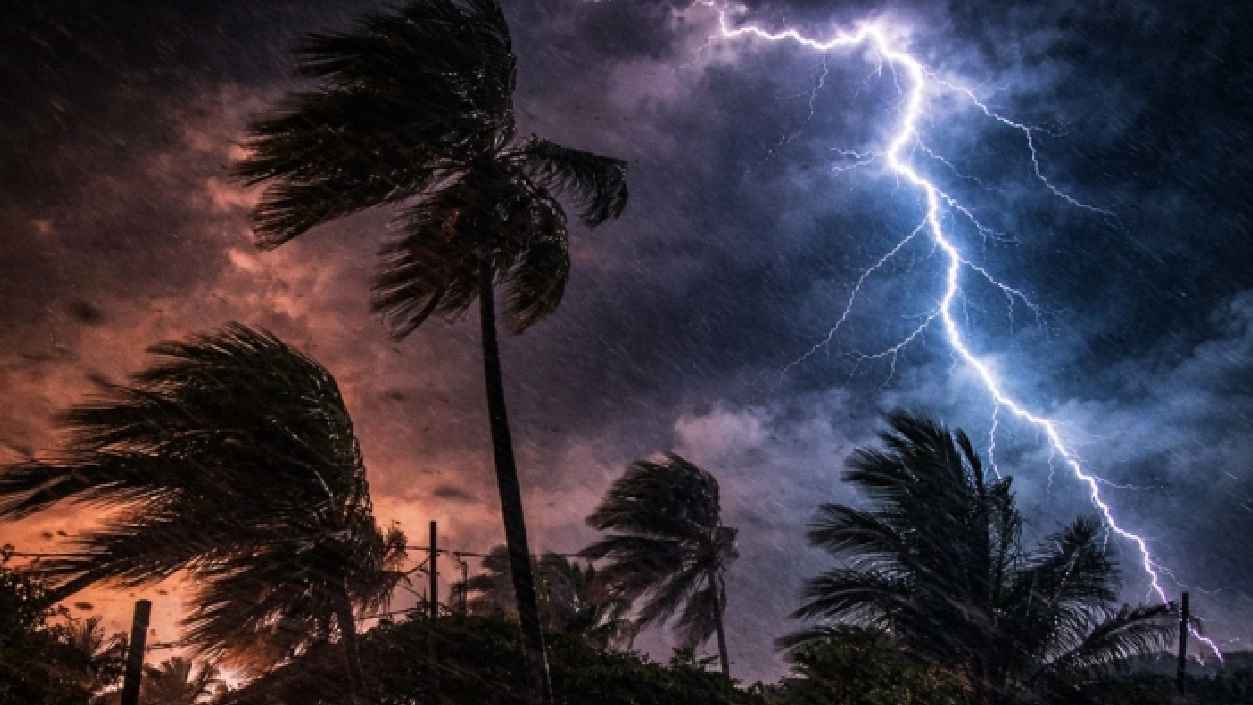 দুপুরের মধ্যে যেসব জেলায় বজ্র-বৃষ্টির শঙ্কা 
