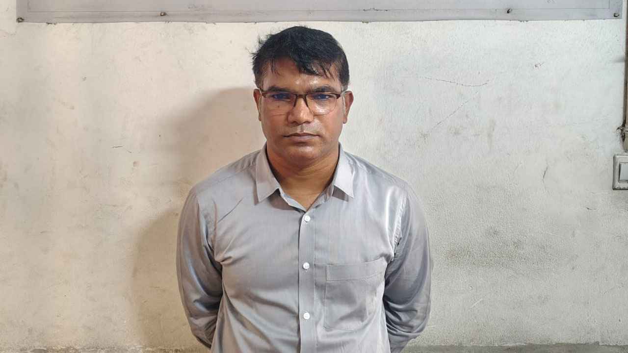 রাজধানীতে চাঁদাবাজির অভিযোগে স্বেচ্ছাসেবক দলের নেতা গ্রেফতার