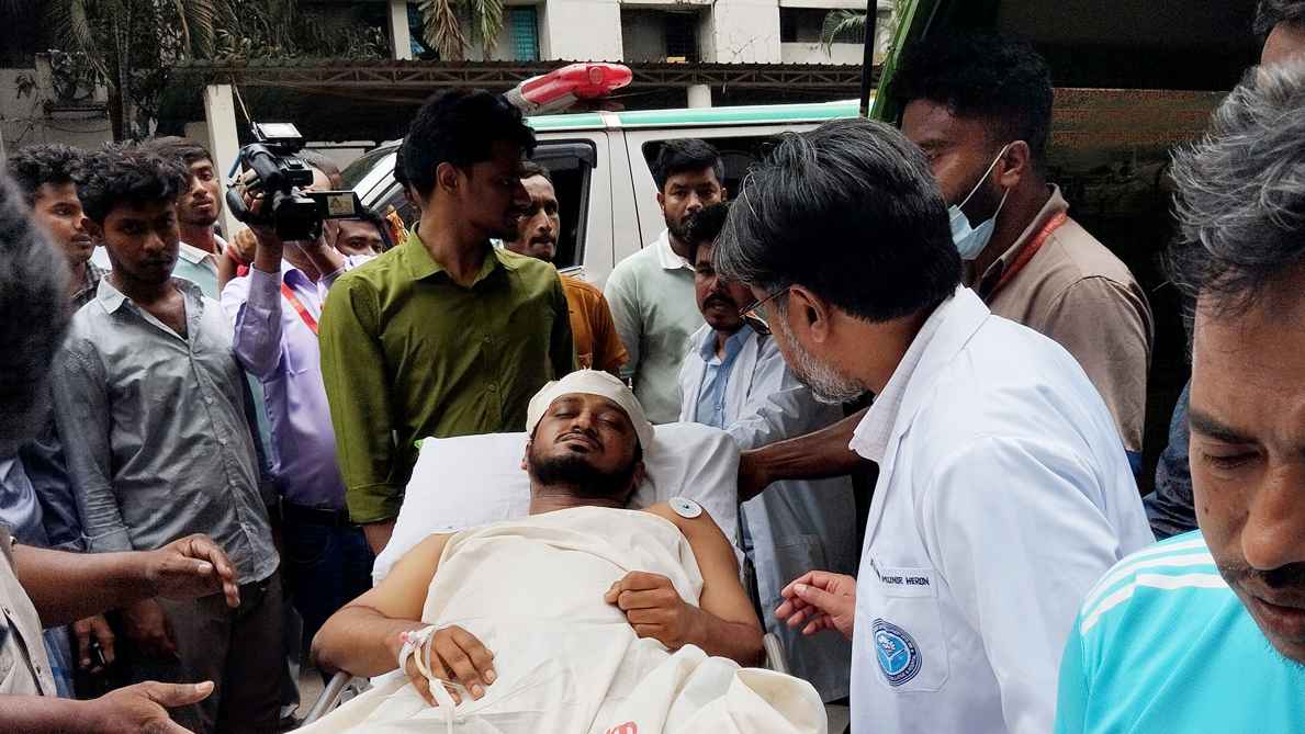 হামলায় আহত চিকিৎসককে দেখতে যাবেন স্বাস্থ্যমন্ত্রী