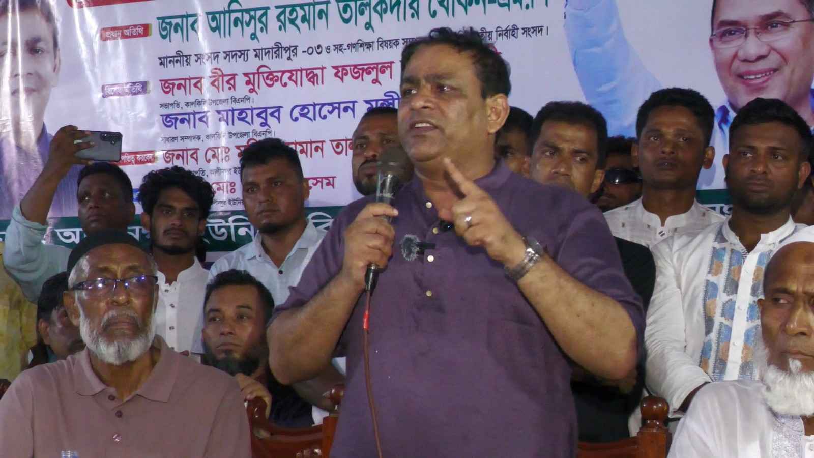 ‘মাদক পাওয়া গেলে শুধু বিক্রেতাকে নয়, পরিবারকেই গ্রেফতারের নির্দেশ’