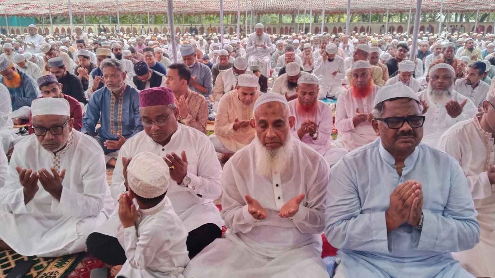 নাটোরে ঈদুল আজহার জামাত অনুষ্ঠিত
