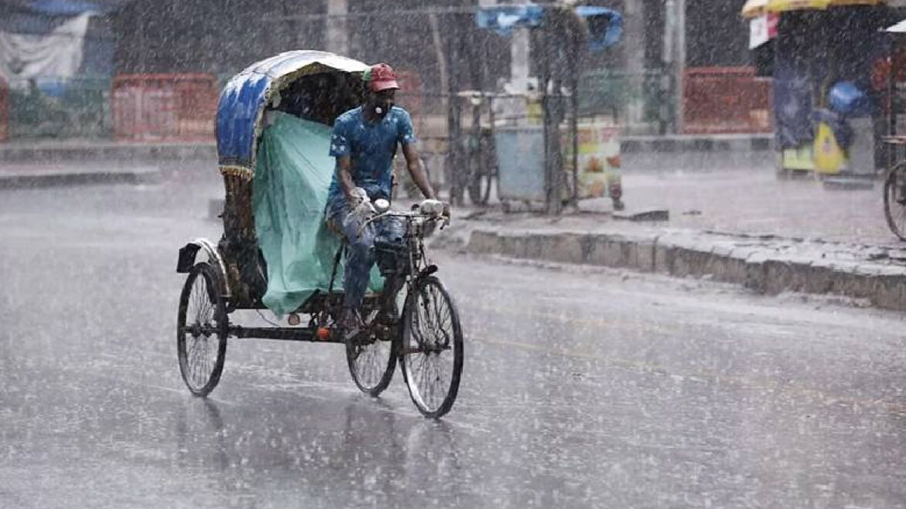 দুপুরের মধ্যে রাজধানীতে বজ্রবৃষ্টির আভাস
