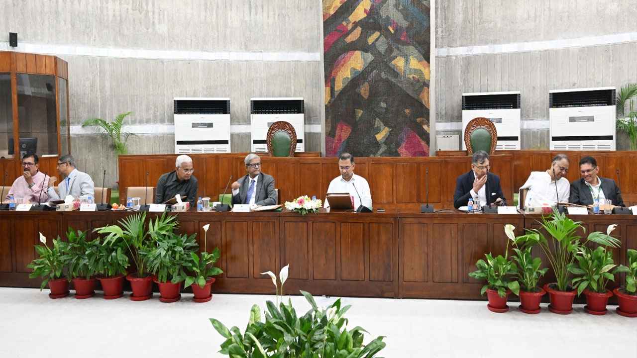 বৈদ্যুতিক বাস ও ট্রাক আমদানিতে বড় ছাড়, কমছে শুল্ক-কর
