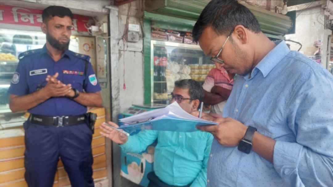গাংনীতে অভিযানে দুই ব্যবসায়ীকে জরিমানা