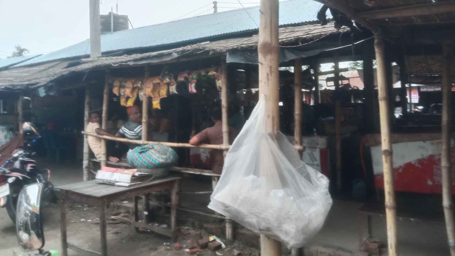 ঈদ অপেক্ষায় মোড়ের চায়ের দোকান, বাড়তি আয়ের সুযোগ