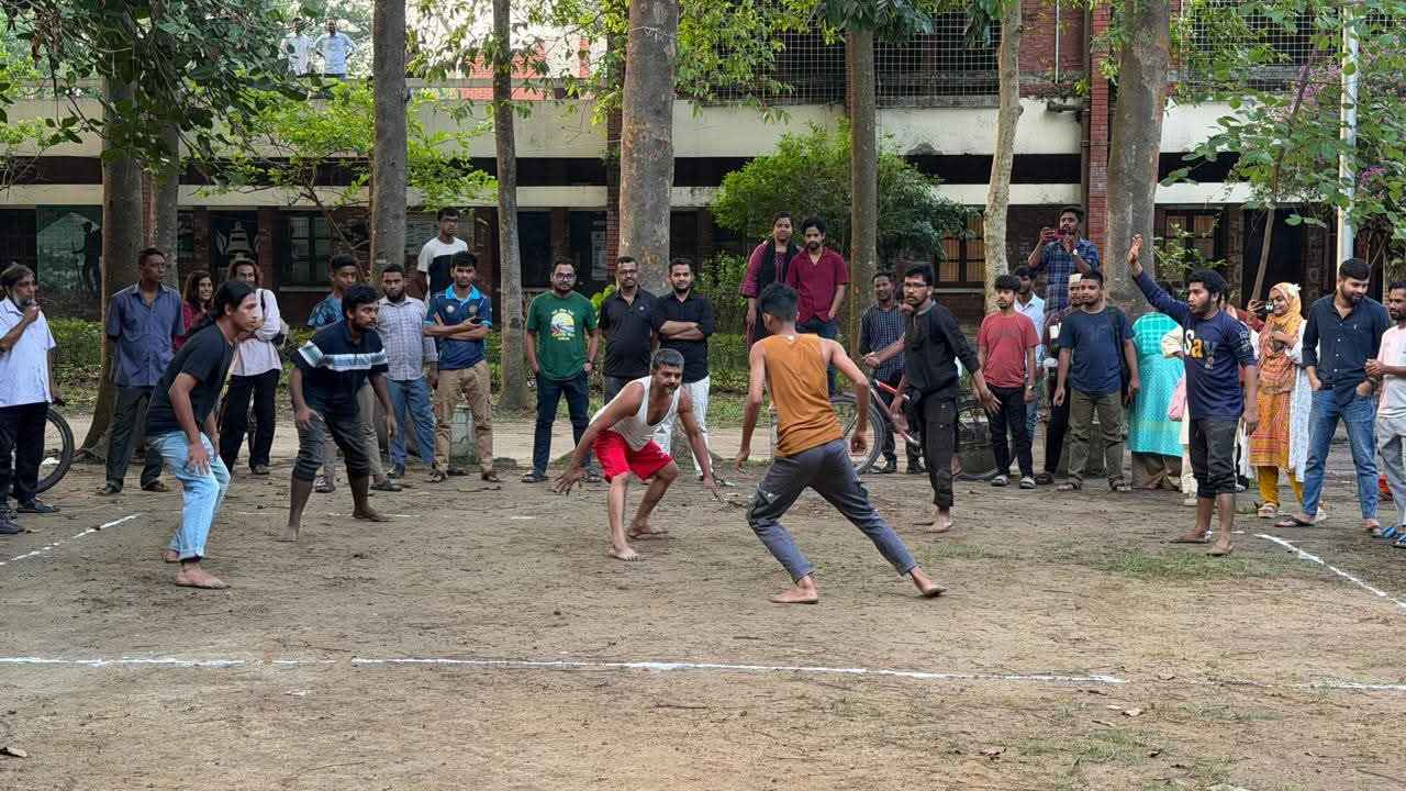 জাবিতে শ্রমিক-শিক্ষার্থীদের হাডুডু খেলার আয়োজন