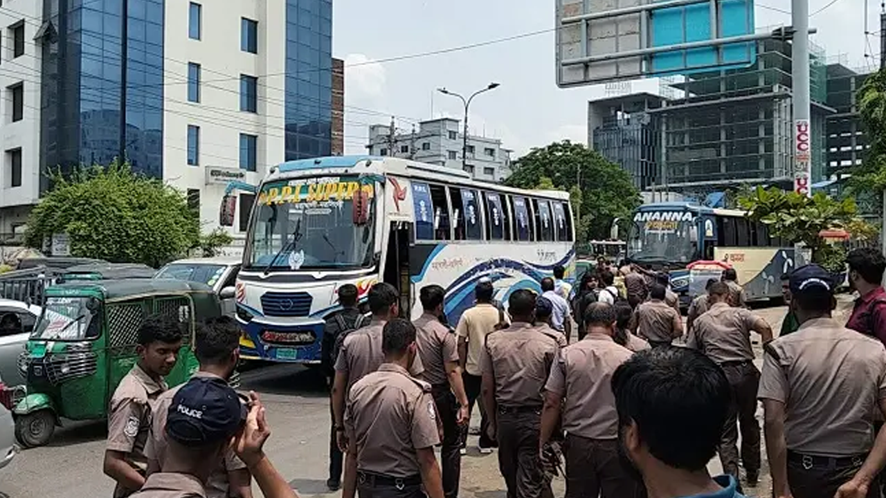 মহাখালীতে অবৈধ পার্কিংয়ের দায়ে শতাধিক মামলা