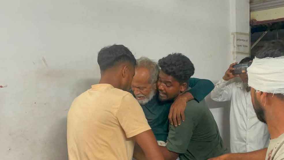 ঝড়ে ঘরের ওপর গাছ পড়ে ক্ষয়ক্ষতি নিয়ে দুই পরিবারের সংঘর্ষে আহত ১০