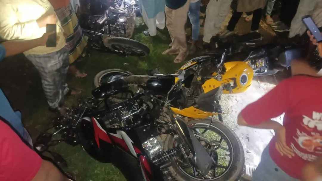 ঈদে ফাঁকা সড়কে তিন মোটরসাইকেলের বেপরোয়া গতি, সংঘর্ষে নিহত ২ বন্ধু