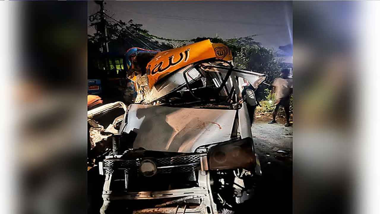 চট্টগ্রামে বাস-লেগুনার মুখোমুখি সংঘর্ষে নিহত ৩, আহত ২০