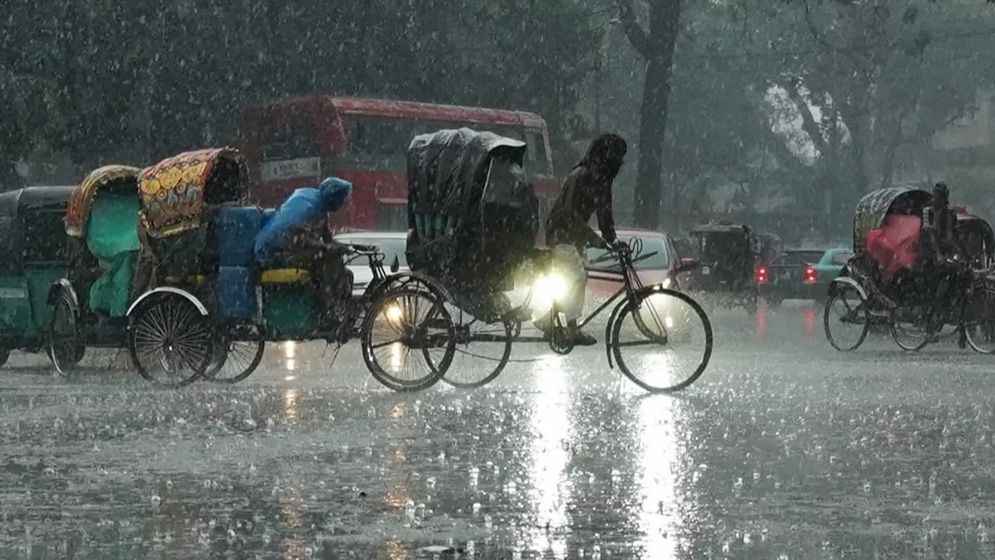 ভারী বৃষ্টি ও তাপপ্রবাহ নিয়ে যে বার্তা আবহাওয়া অফিসের