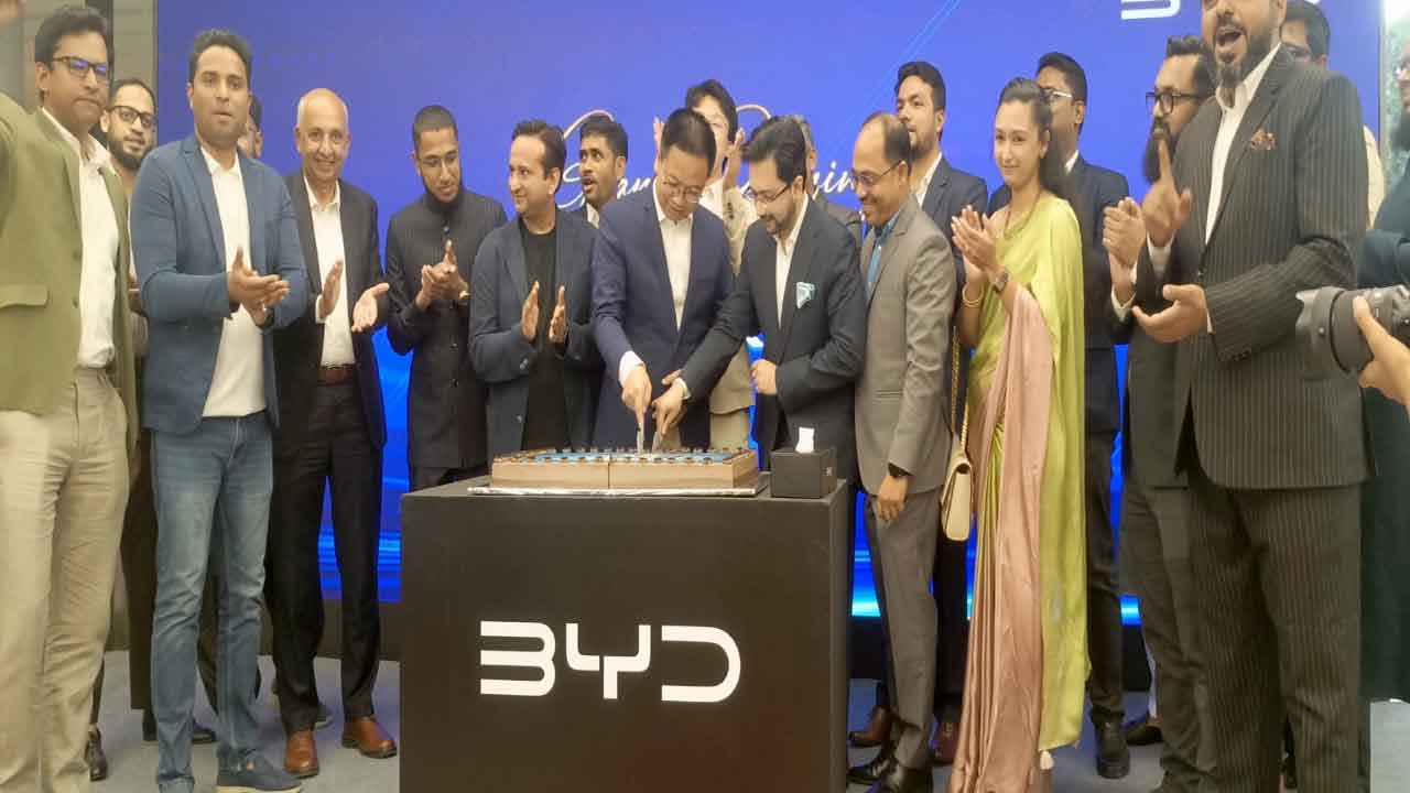 দেশে বিওয়াইডি’র ইলেক‌ট্রিক গা‌ড়ির এক্সক্লুসিভ শোরুম উদ্বোধন