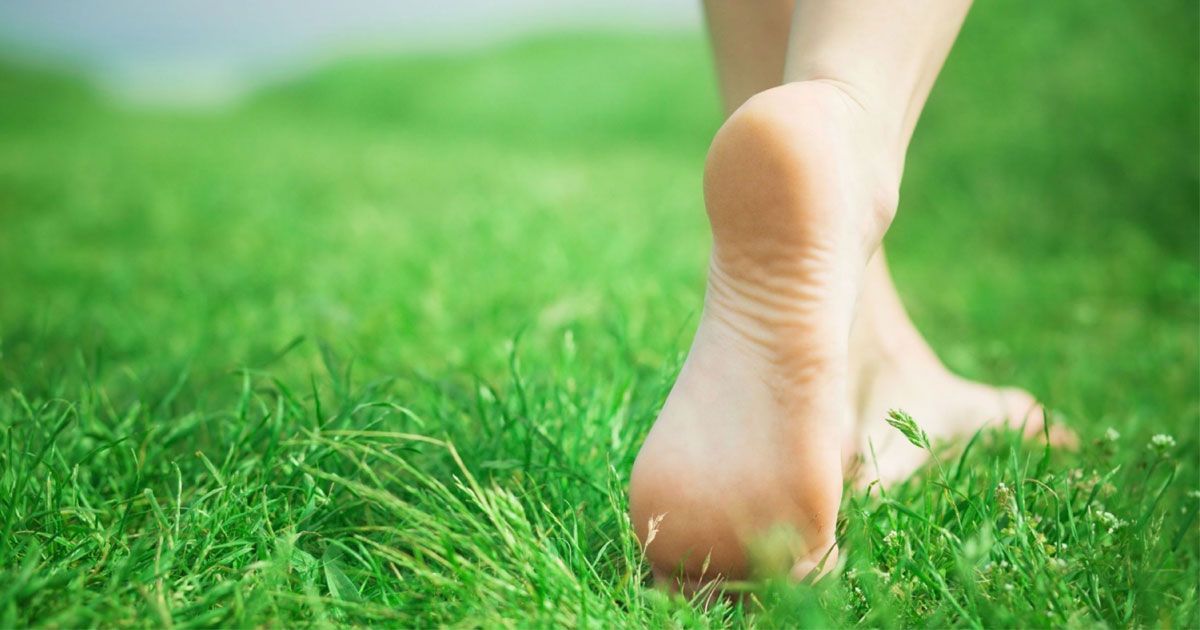 Bare-feet-on-the-grass