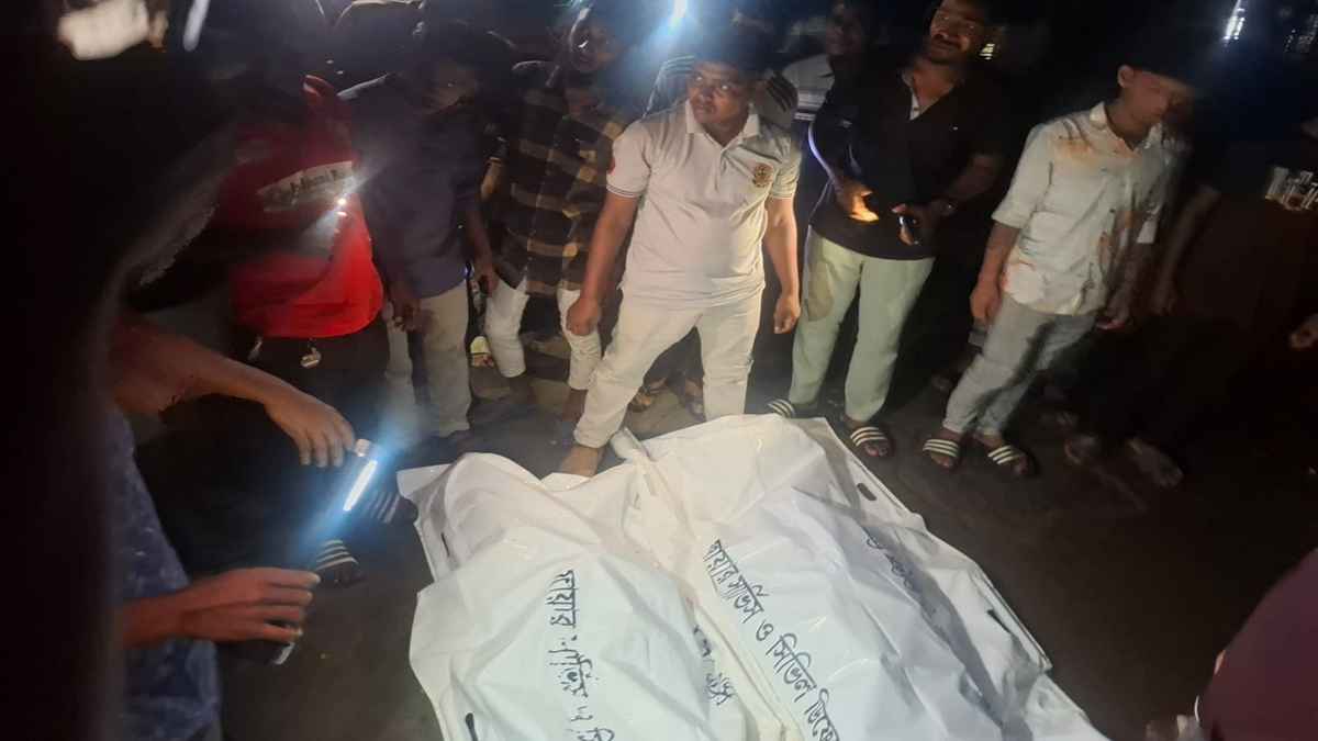 শের ই বাংলা মেডিকেলের পুকুর থেকে দুই শিশুর মরদেহ উদ্ধার
