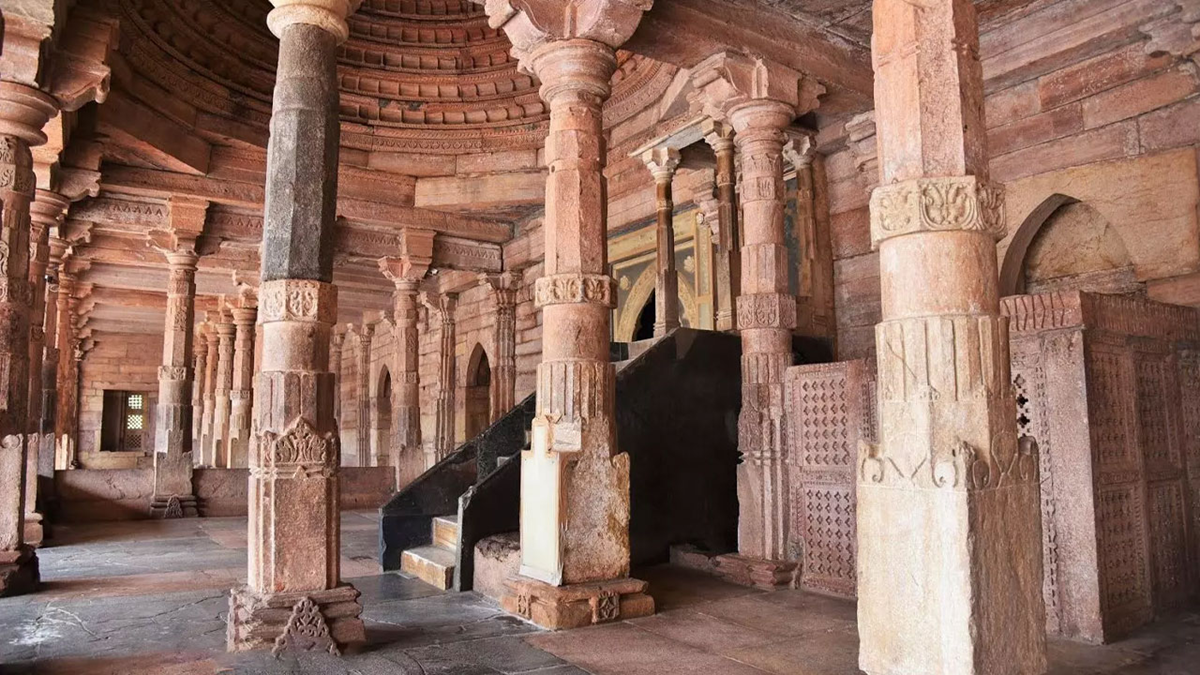 ভারতে ঐতিহাসিক মসজিদকে মন্দির ঘোষণা 