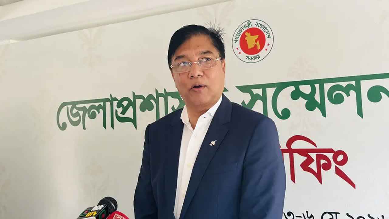 বিমানবন্দরের পাশাপাশি বগুড়ায় হবে ফ্লাইং একাডেমি: বিমান প্রতিমন্ত্রী