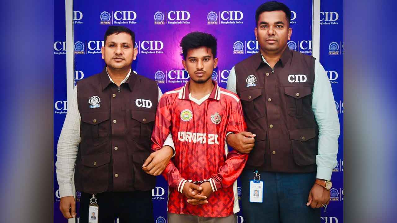 ভাইস চ্যান্সেলরের হোয়াটসঅ্যাপ আইডি হ্যাক করে টাকা আদায়, গ্রেফতার ১