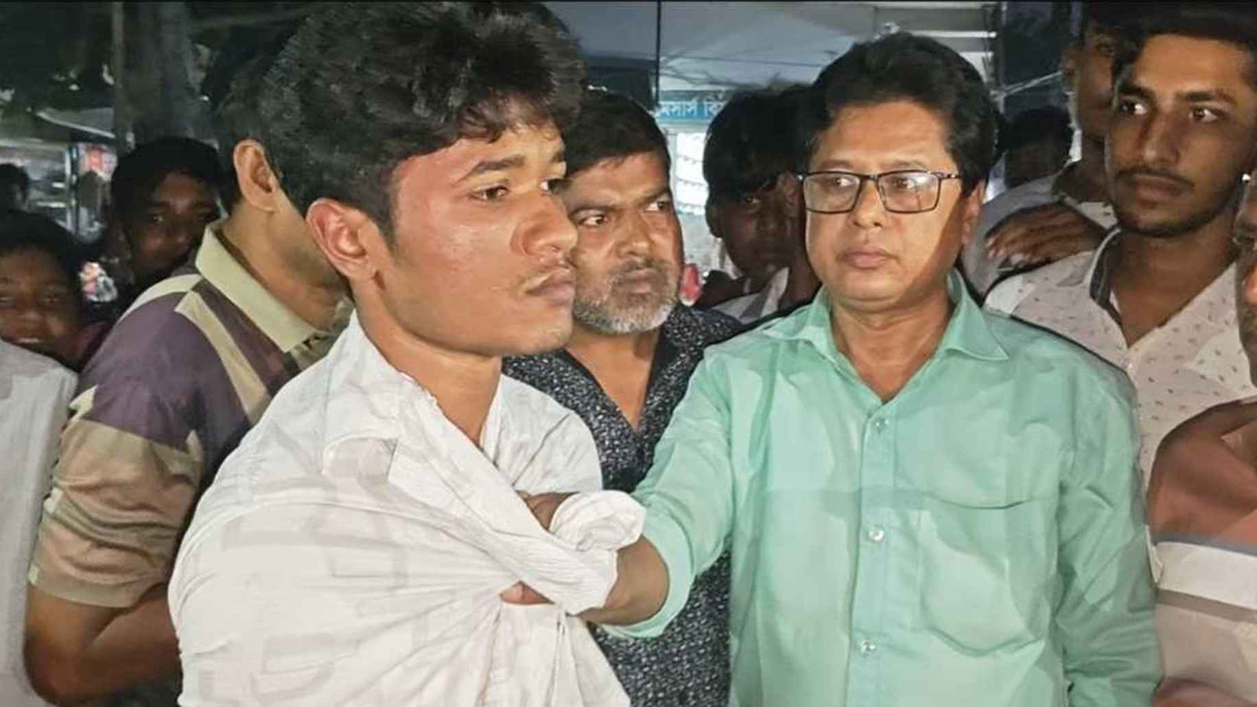 ডিবি পরিচয়ে চাঁদাবাজি, পলিটেকনিক শিক্ষার্থী আটক