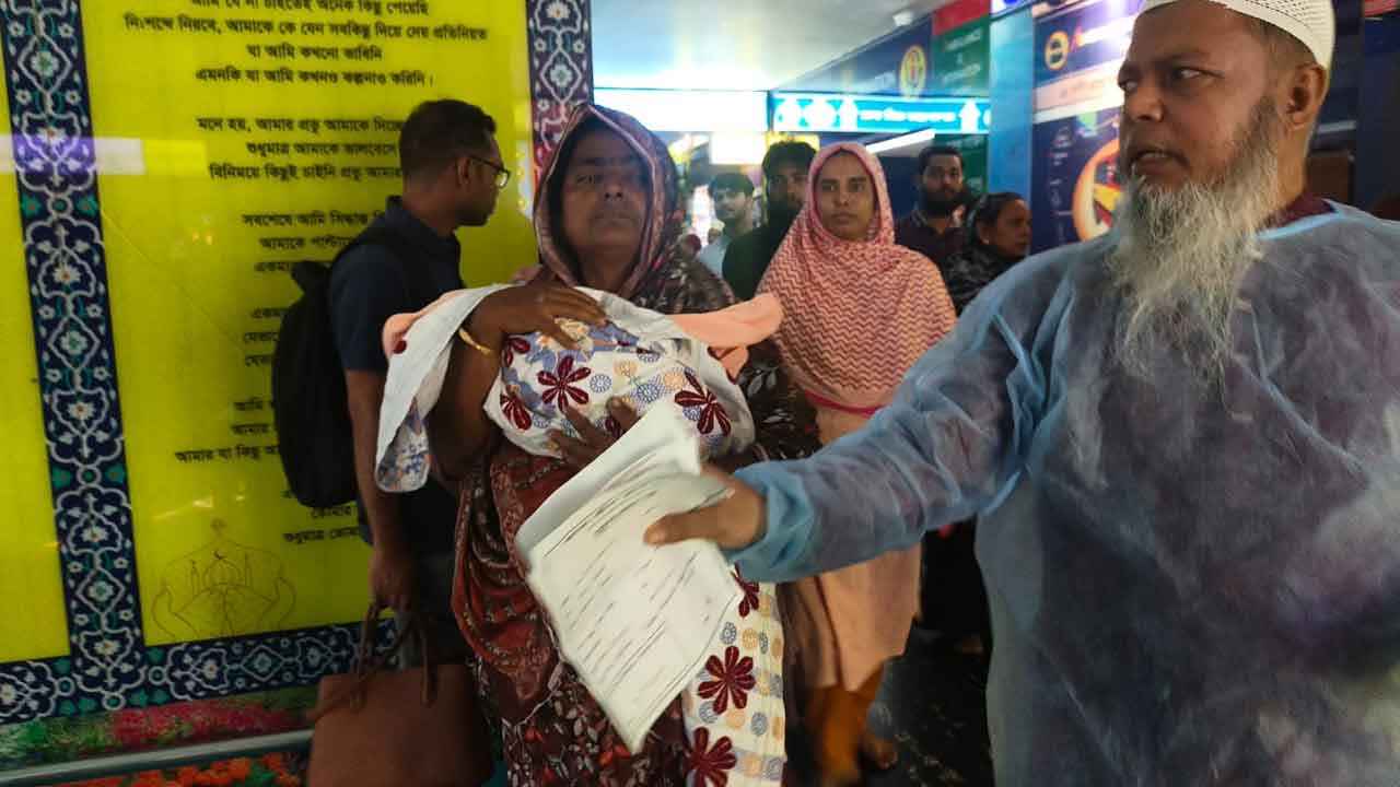 বাচ্চারা যখন কান্না করছিল তখন কাউকে খুঁজে পাননি স্বজনরা