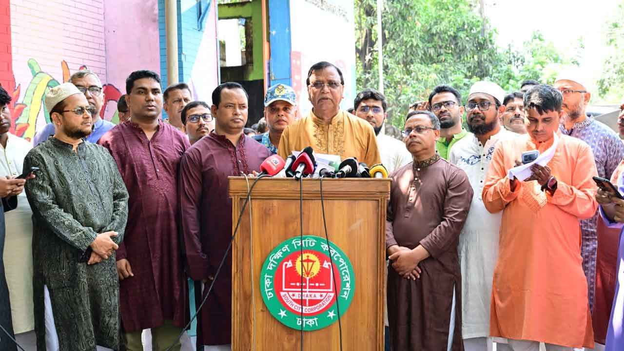 নির্ধারিত স্থানে কোরবানি না দেওয়ায় ডিএসসিসি প্রশাসকের ক্ষোভ