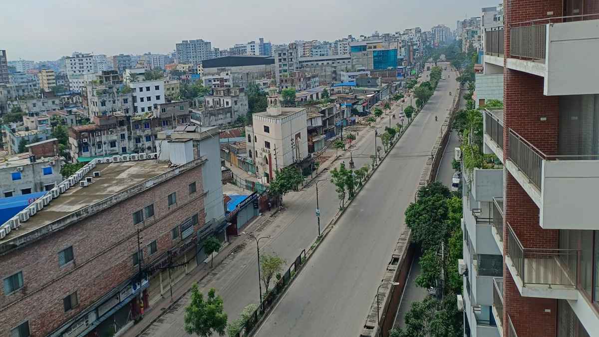 ঈদের সকালে শান্ত রাজধানী, স্বস্তির ছোঁয়া সড়কে