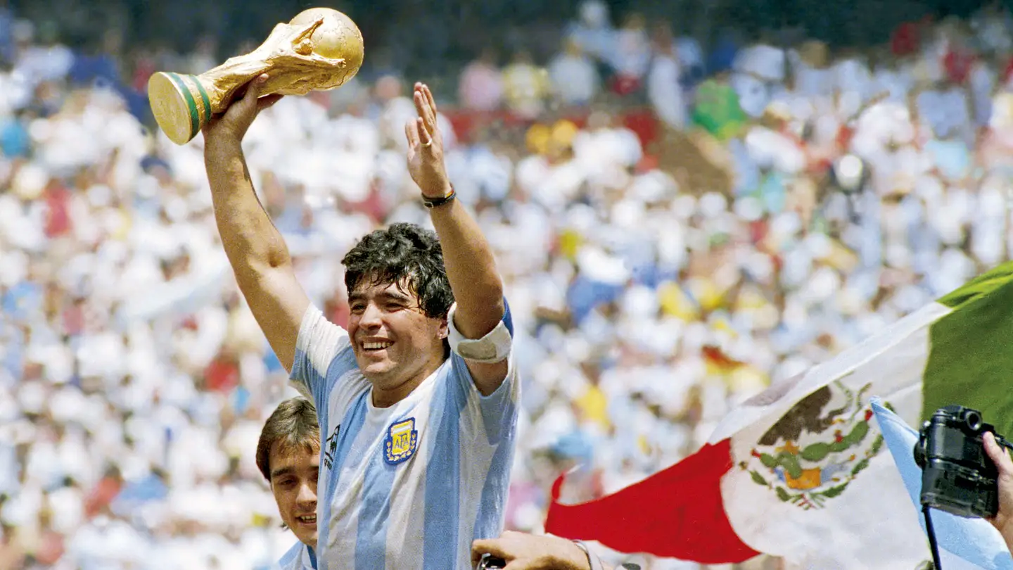 Diego-Maradona---El-Grafico-Sports-Archive-52c6d9cc604346c5f587325de18436b6 Diego-Maradona---El-Grafico-Sports-Archive-52c6d9cc604346c5f587325de18436b6